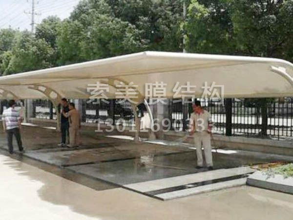 膜結構車棚