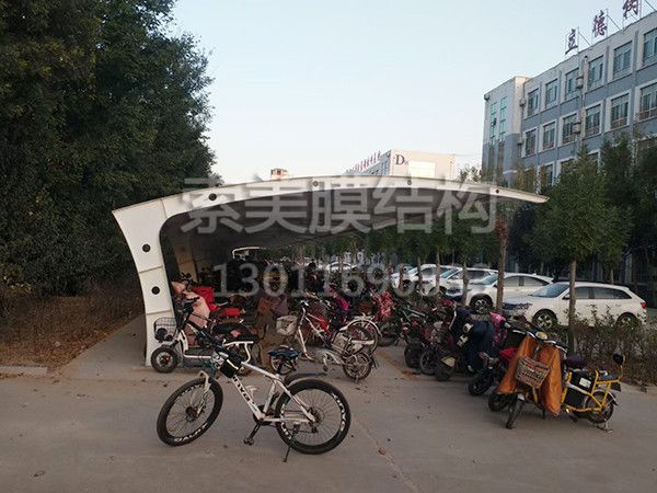 膜結構車棚