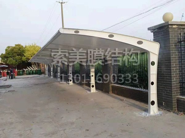膜結構車棚