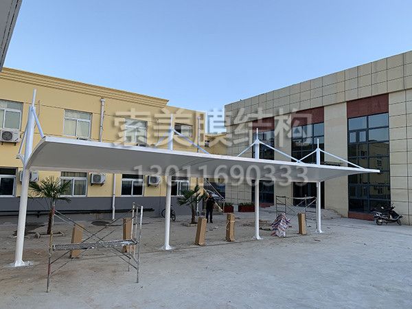 膜結構車棚